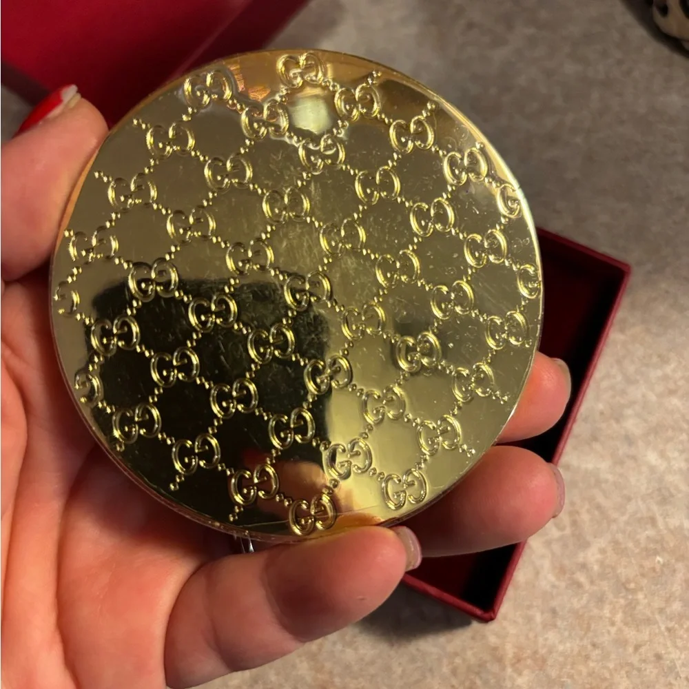 Gucci Gold Patterned Compact - Picture 3 of 3